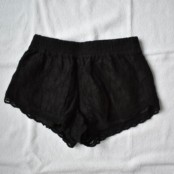 Aritzia talula black lace shorts - Picture 1 of 5